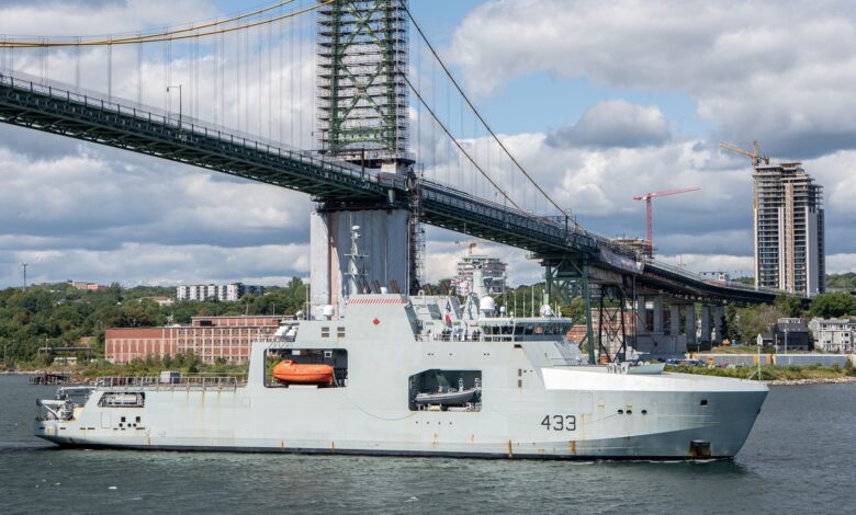HMCS William Hall goes to the North Pole area for security operation