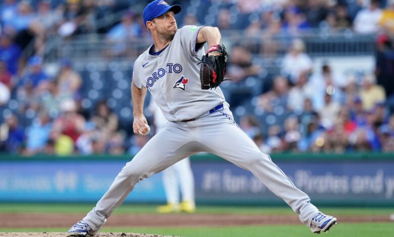 Scherzer, Springer, Kirk help Jays to early lead, wins Pirates