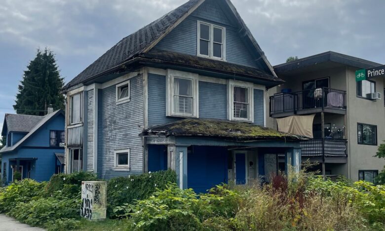 Vancouver tries to get a grip on the problem with empty building Vancouver tries to get a grip on the problem with empty building