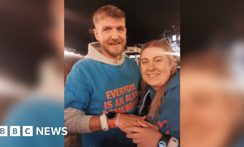 Coldplay fan shocked at the wedding proposal on Hull Concert